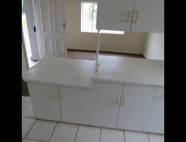 1 BEDROOM APARTMENT RENTED IN SOMERSET WEST CENTRAL